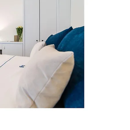 Cafe Bleu Relais מלון 3*