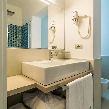 Cafe Bleu Relais מלון 3*