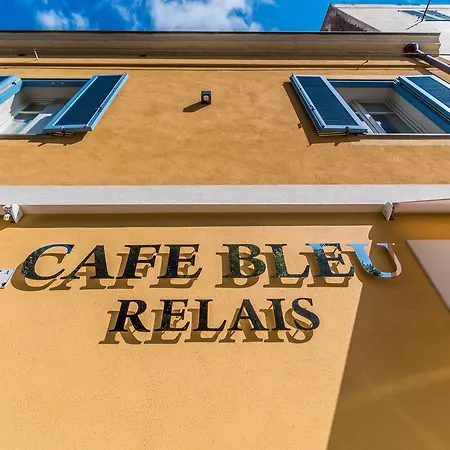 Cafe Bleu Relais Hotel
