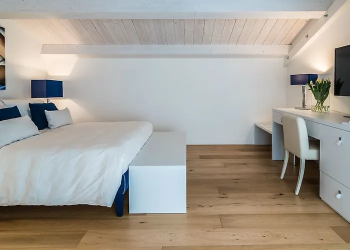 Hotel Cafe Bleu Relais