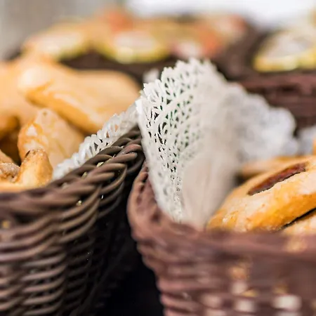 Cafe Bleu Relais Hotel 3*