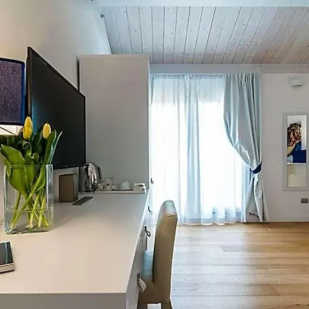 Cafe Bleu Relais Hotel 3*