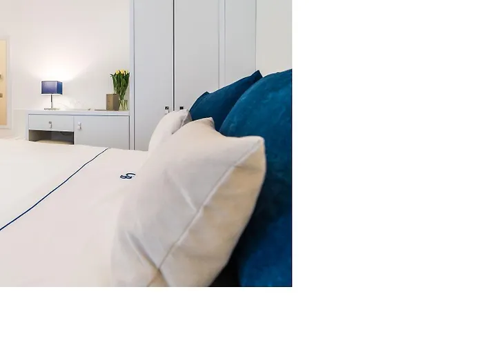 Cafe Bleu Relais Отель 3*