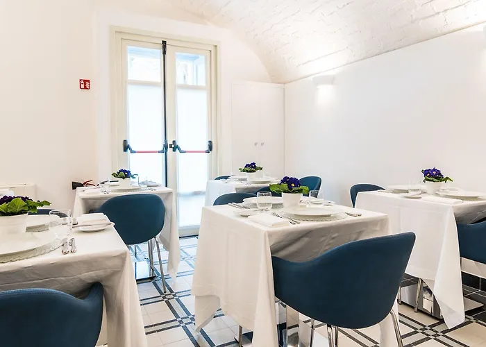 Отель Cafe Bleu Relais