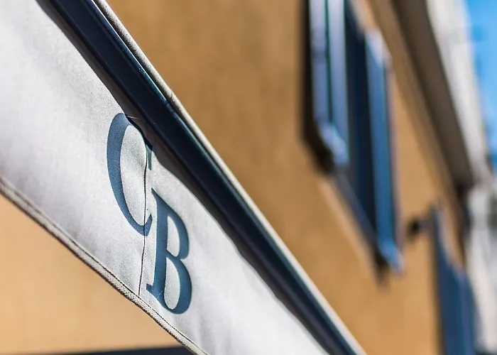 Отель Cafe Bleu Relais 3*